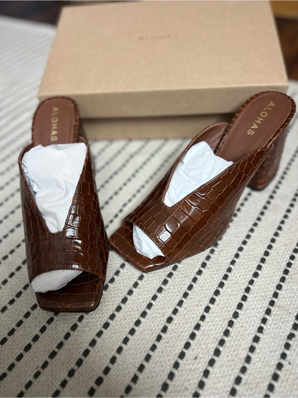 ALOHAS NWT Frenchie Brown Crocos Embossed Open-Toe Mules